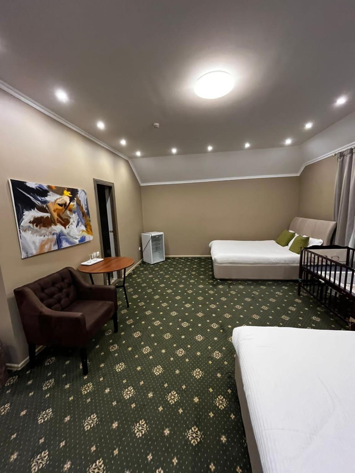 Almaport Hotel Talghar Eksteriør billede