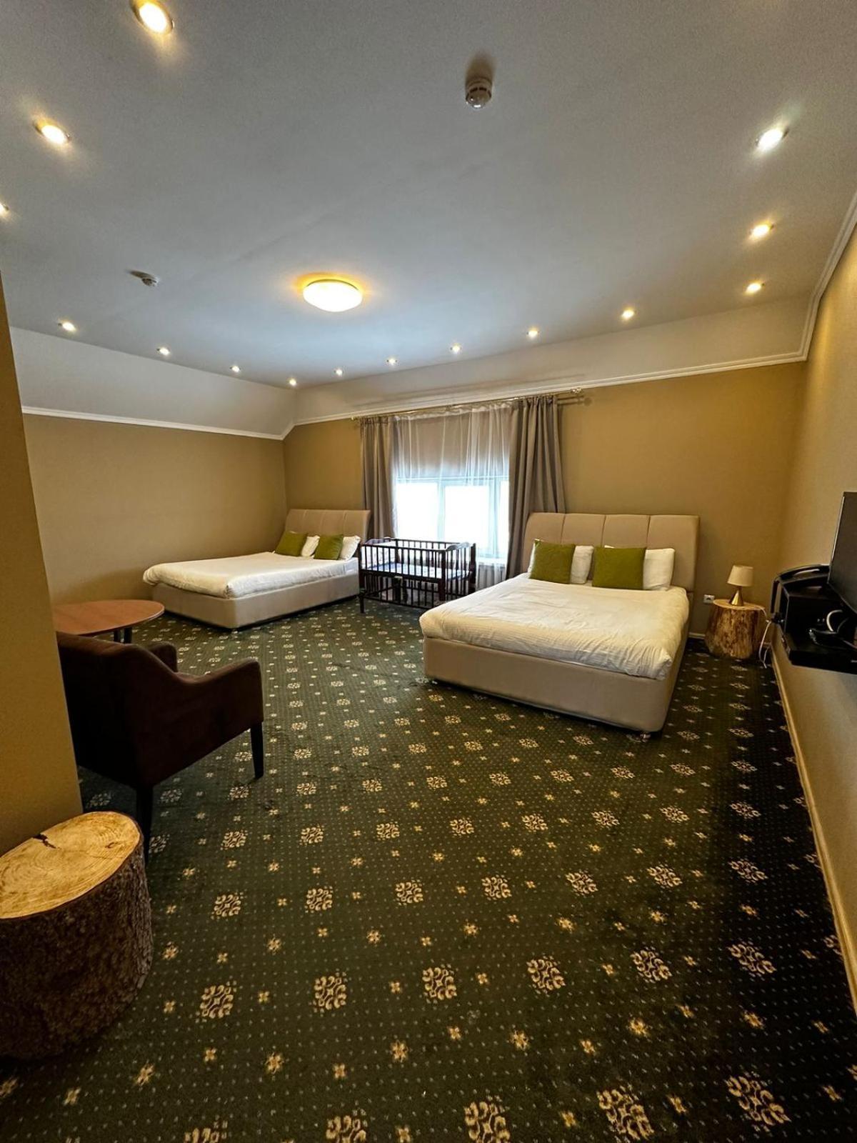 Almaport Hotel Talghar Eksteriør billede