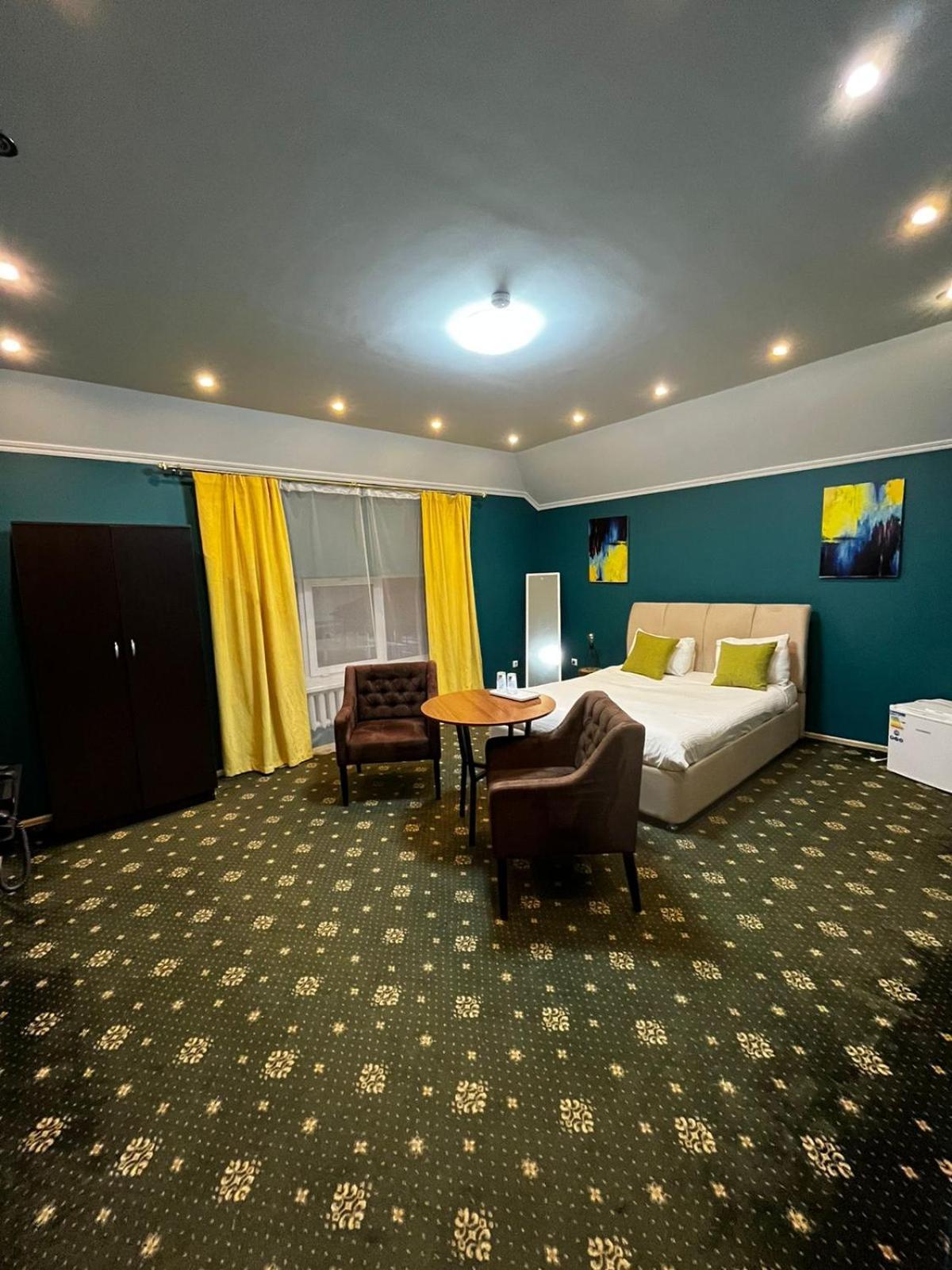 Almaport Hotel Talghar Eksteriør billede
