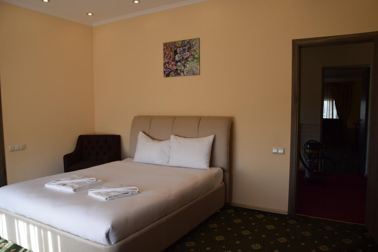 Almaport Hotel Talghar Eksteriør billede